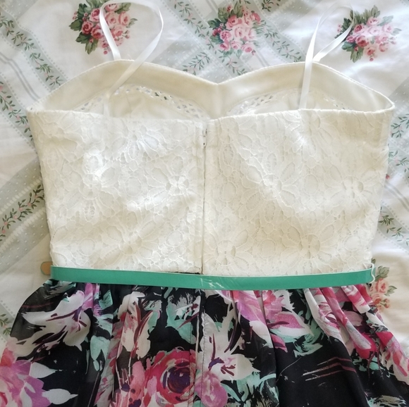 Casual Dress (City Triangles) - Picture 2 of 8